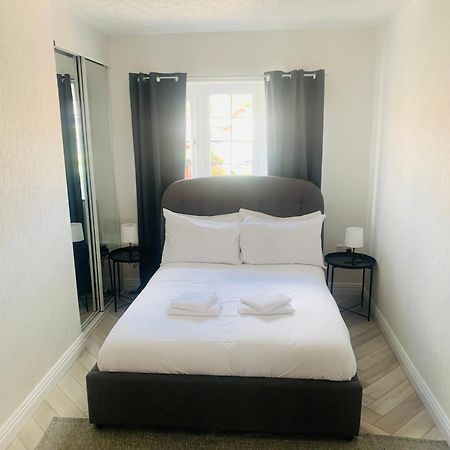 Newly Renovated, Modern 3 Bed Apartment Walmersley المظهر الخارجي الصورة
