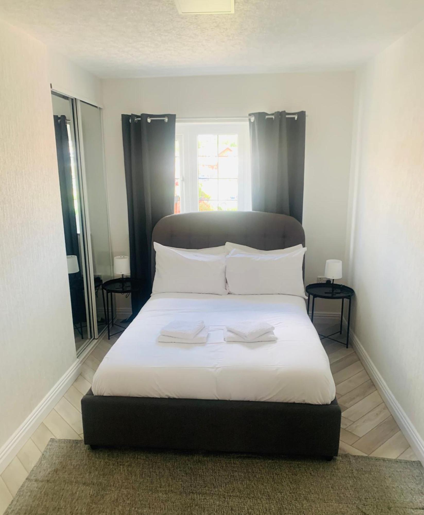 Newly Renovated, Modern 3 Bed Apartment Walmersley المظهر الخارجي الصورة