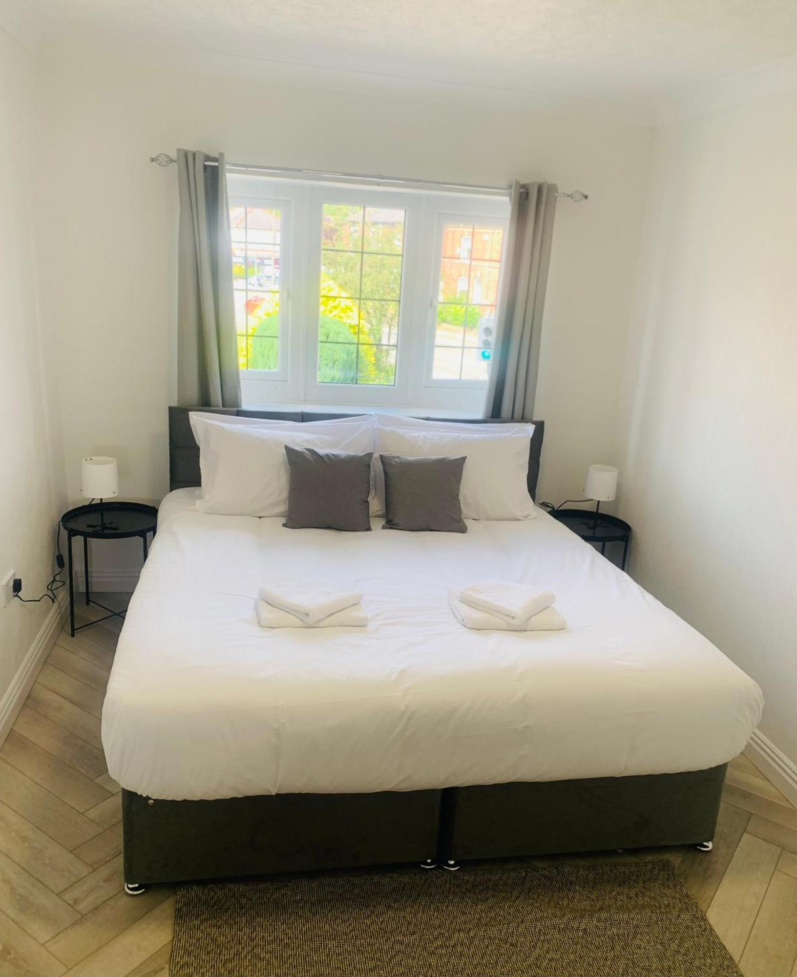 Newly Renovated, Modern 3 Bed Apartment Walmersley المظهر الخارجي الصورة