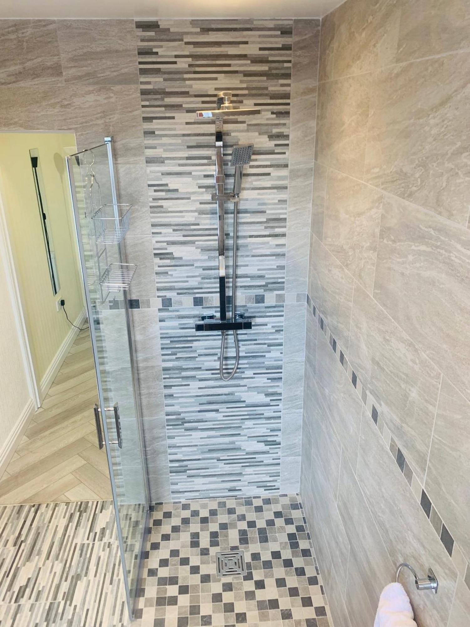 Newly Renovated, Modern 3 Bed Apartment Walmersley المظهر الخارجي الصورة